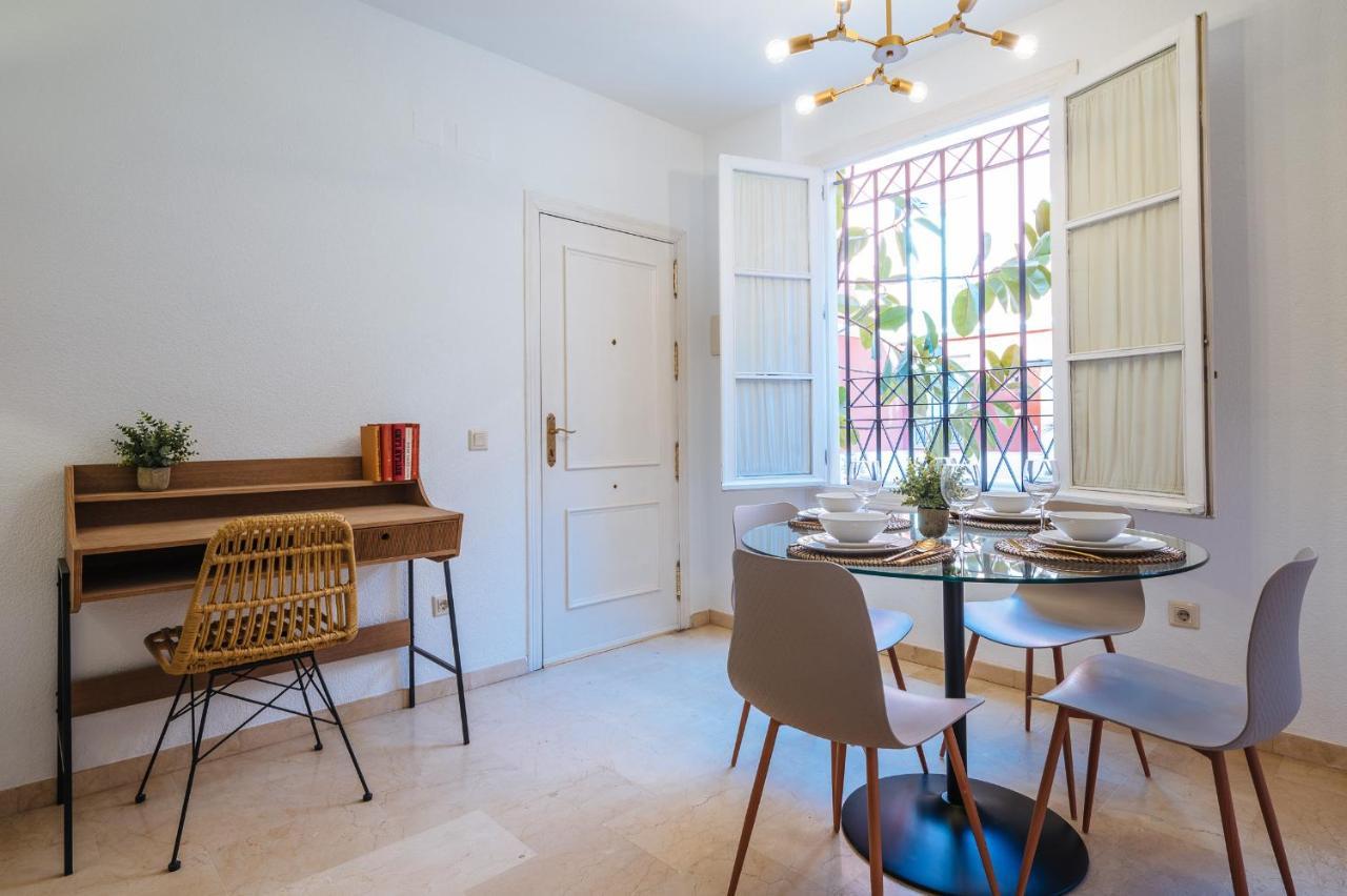 Lirio Suite Apartment - Private Parking Included Sevilla Eksteriør billede