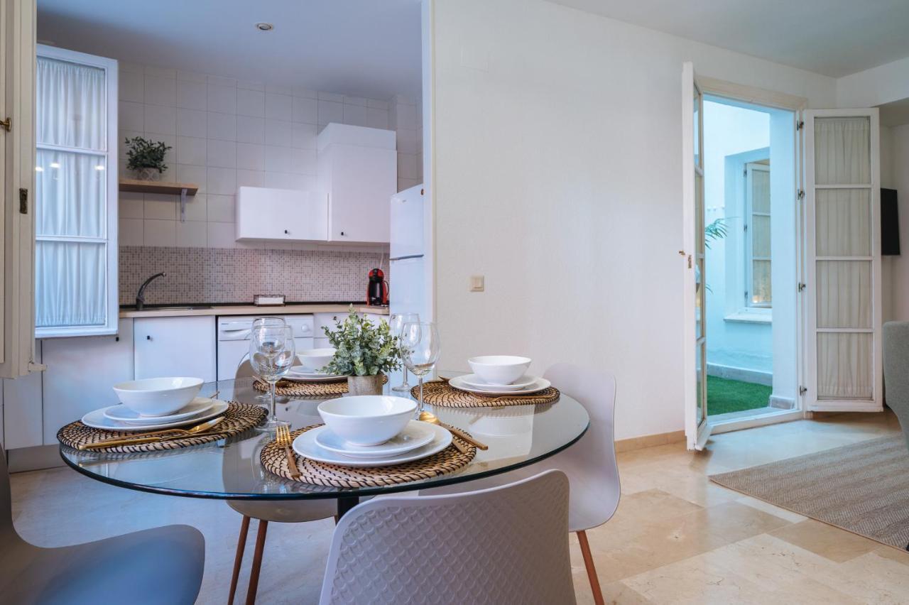 Lirio Suite Apartment - Private Parking Included Sevilla Eksteriør billede