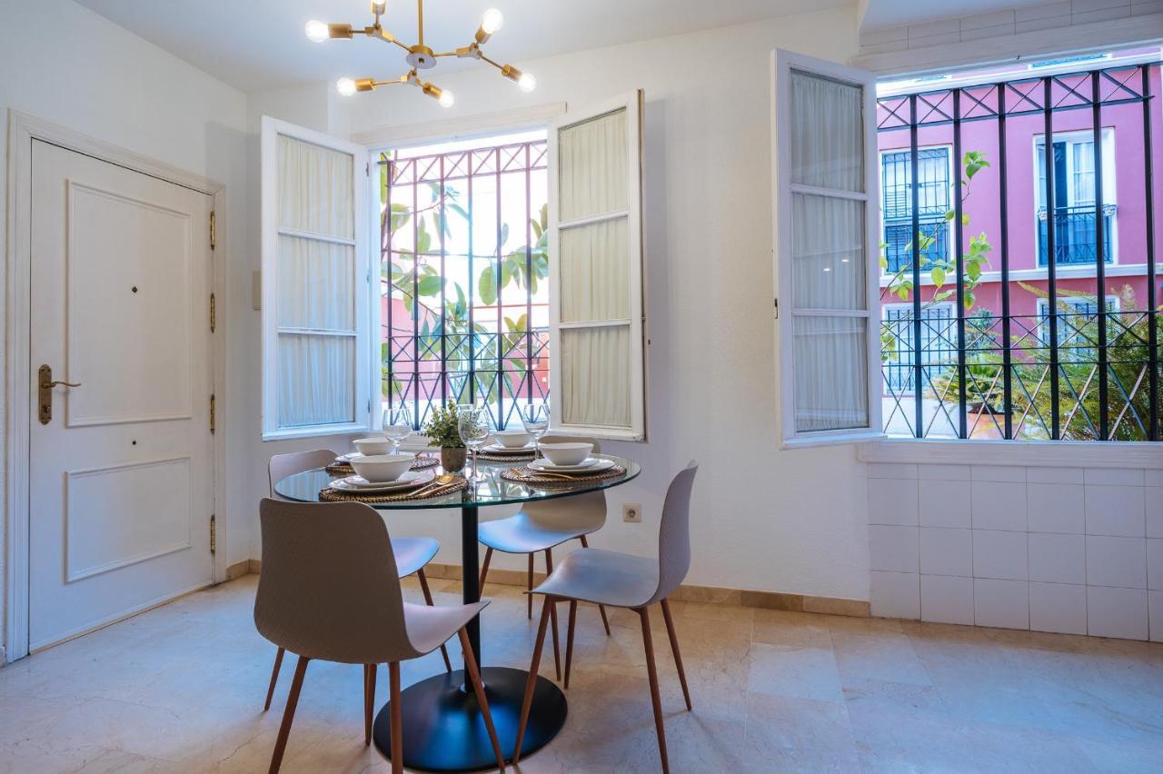 Lirio Suite Apartment - Private Parking Included Sevilla Eksteriør billede
