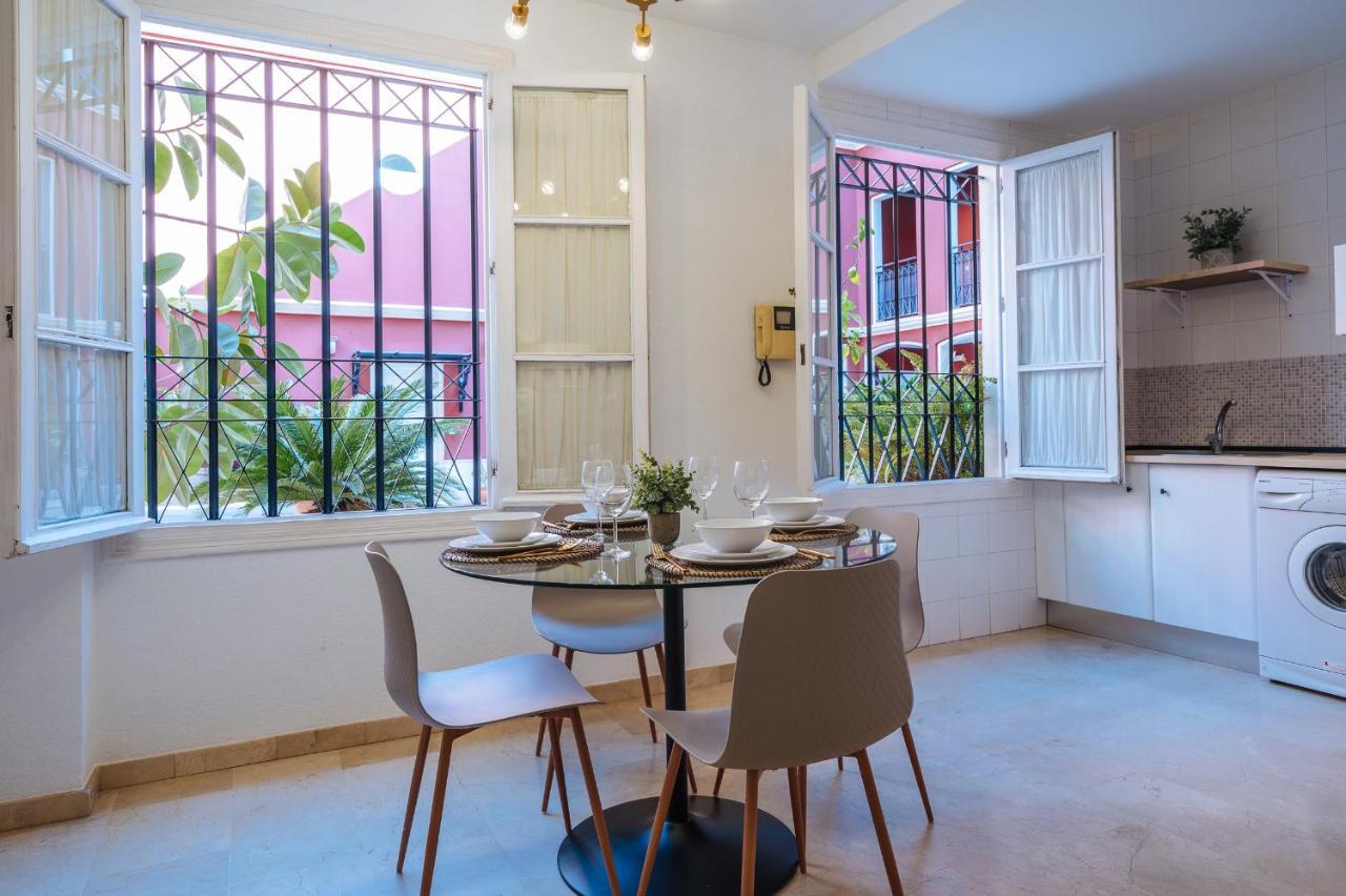 Lirio Suite Apartment - Private Parking Included Sevilla Eksteriør billede
